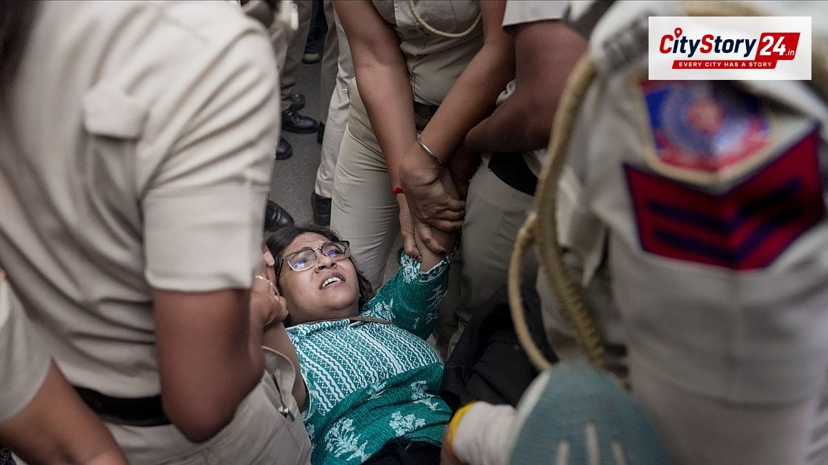 Women journalists allege sexual harassment by cops; Rahul asks HM to answer for Delhi police ‘misbehaviour’