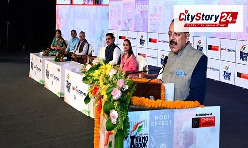 PM Modi’s 25 Years in Public Life Marked at Namo Book Fest in Varanasi