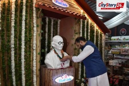 On the occasion of Mahatma Gandhi's birth anniversary, Khadi and Village Industries Commission Chairman Shri Manoj Goyal launched nationwide discount on Khadi and Village Industries products.