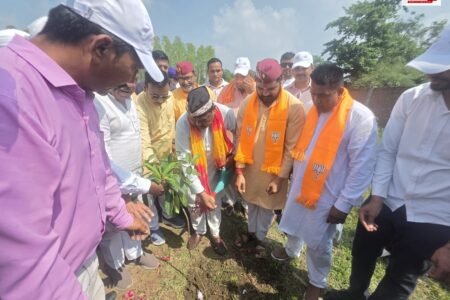 Union Tribal Affairs Minister Shri Jual Oram Interacts with Students at Eklavya Model Residential School, Bazpur; Emphasises Development of the School as a Centre of Excellence