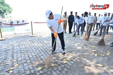Union Minister Sarbananda Sonowal Joins Safai Karmis in Swachhata Abhiyan 2026 at Mumbai Port