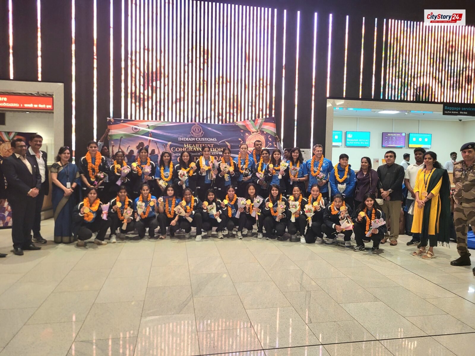 Gold after 44 years: Indian women's hockey team welcomed in Bengaluru