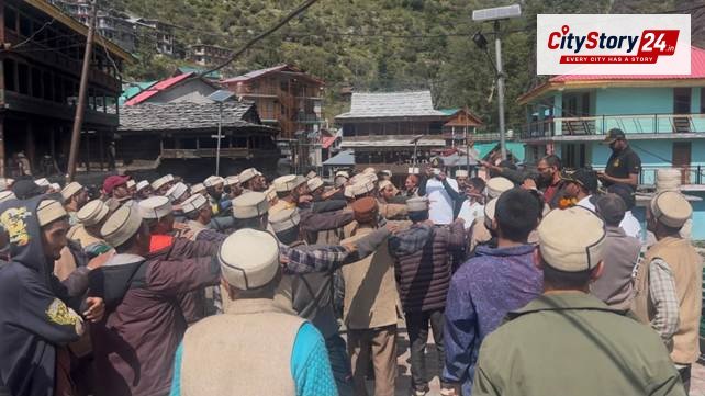 केंद्रीय नारकोटिक्स ब्यूरो (सीबीएन) ने कुल्लू जिले के मलाना में मादक पदार्थों की रोकथाम के प्रति जागरूकता और विकास को बढ़ावा देने के लिए जन संवाद का आयोजन किया