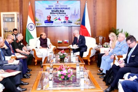 ભારત-ચેક સંરક્ષણ સહયોગ વધશે: રાજનાથ સિંહ અને હાવલિચેક વચ્ચે બેઠકમાં સહમતિ