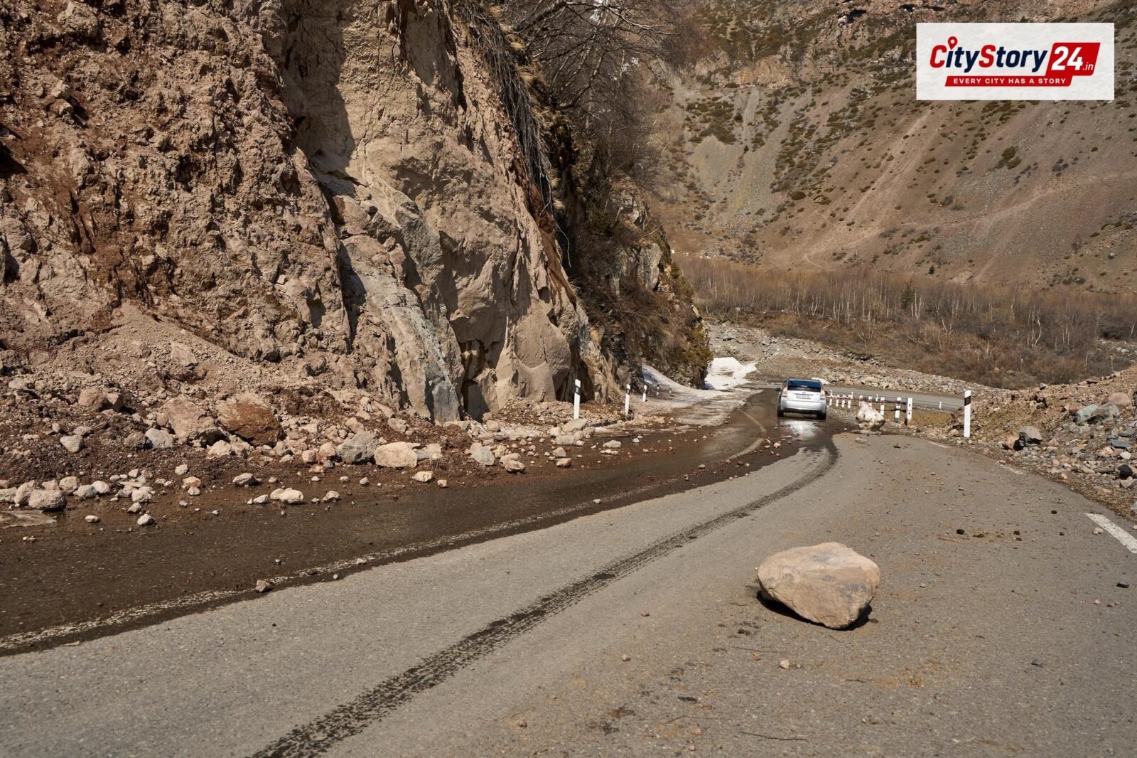 Representative image: mountain road India accident
