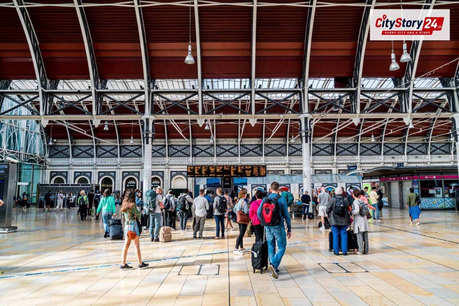 Representative image: Surat railway station crowd passengers