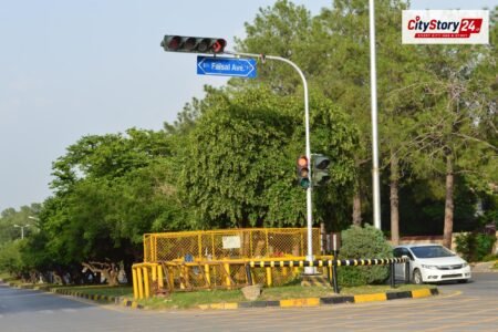 Representative image: Delhi traffic police barricade road